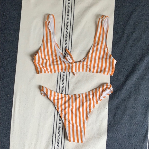 Bikini - Picture 2 of 2